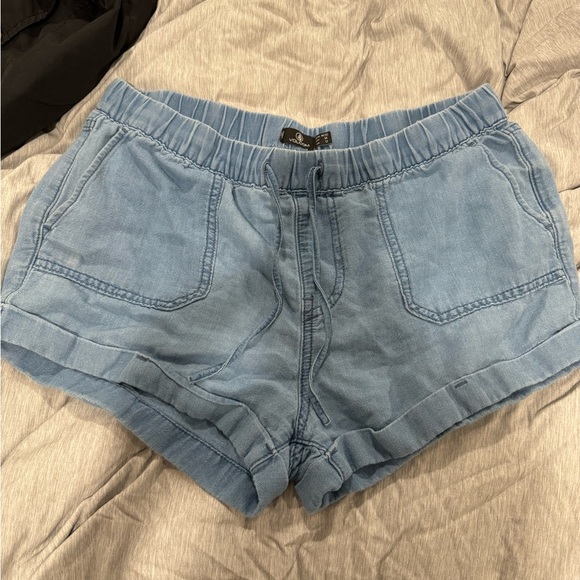 Volcom Sunday Strut shorts, gently used size medium - Picture 1 of 3